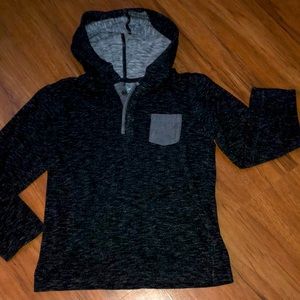 Boys pull over size 6/7
